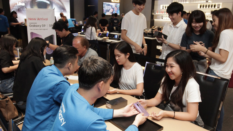 บรรยากาศรับเครื่อง Samsung Galaxy S9 และ S9 Plus วันแรกในไทย! สีม่วงมาแรงเกินคาด!